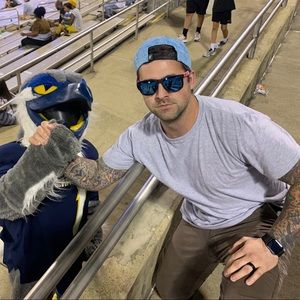 Meet your Posher, Avery